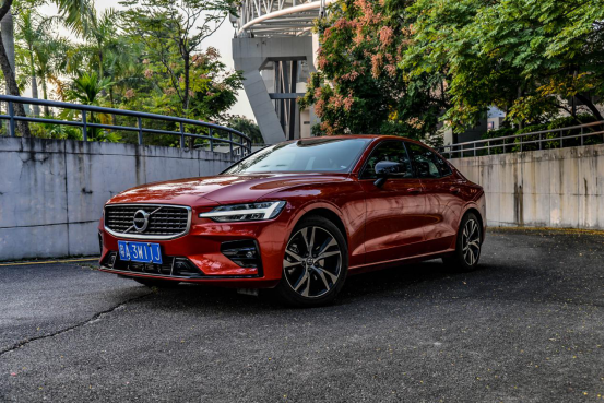 250匹马力65s破百百公里油耗仅需71l沃尔沃s