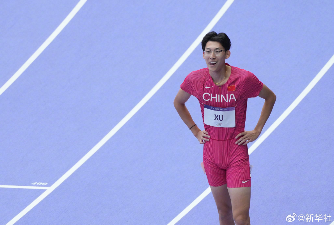 “以為是搞奧數(shù)的，結果是搞奧運的！”徐卓一回應戴眼鏡參加跨欄比賽