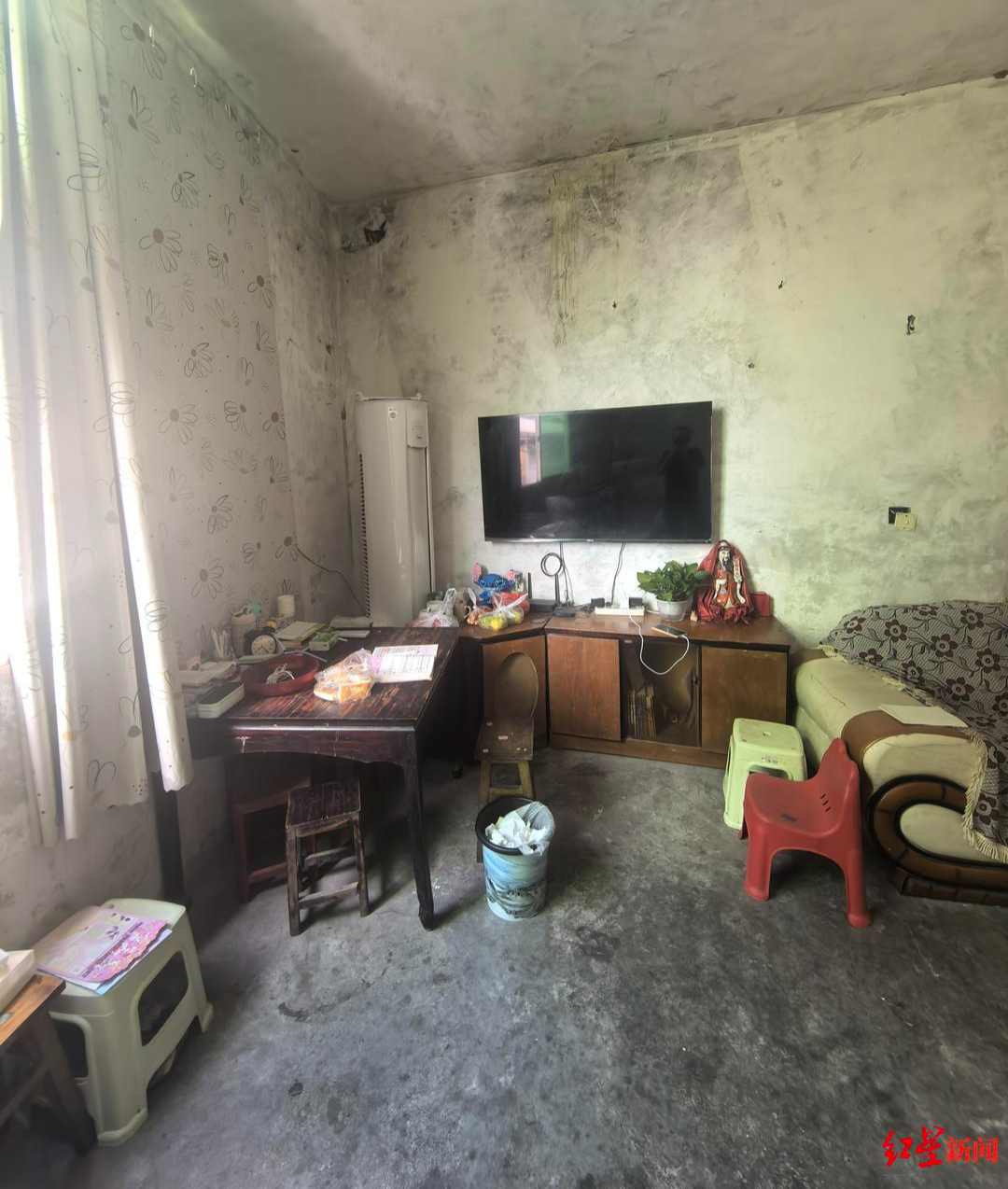 12年前带父乞讨，如今站上讲台