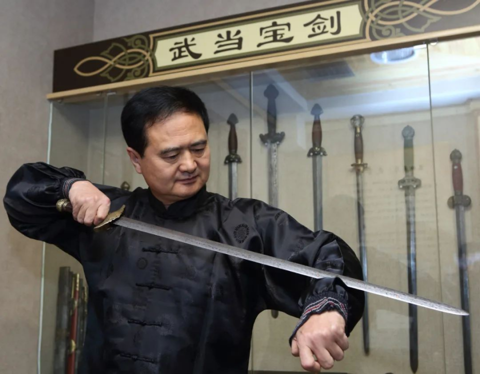 突然闭馆！称“馆长被区长辱骂推倒受伤、时而昏迷”，区长：他发飙被拉开，我没动手（组图） - 7
