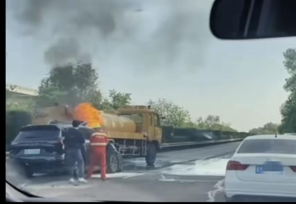 问界M7车祸3人遇难！车主手册明确碰撞后自动解锁，此前回应无此功能