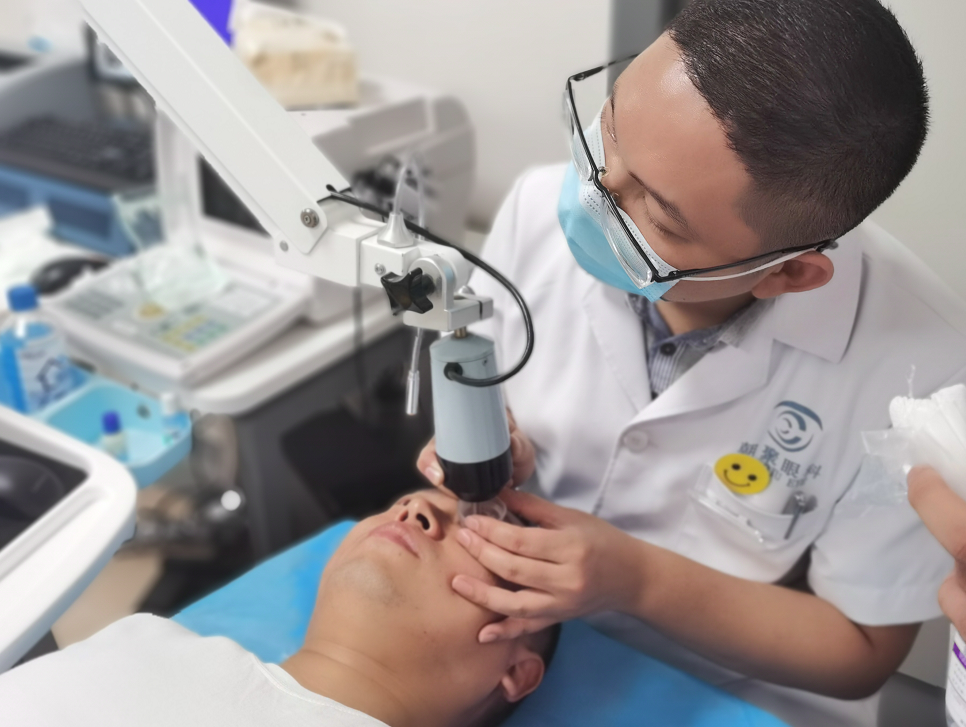 为了防止硅油取出导致视网膜再次脱离,并引起眼球萎缩,眼球被摘除的