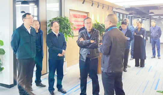 热烈欢迎重庆市科技局副局长牟小云一行莅临诚智鹏调研指导工作的图3