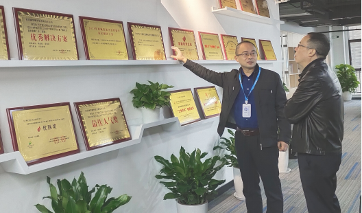 热烈欢迎重庆市科技局副局长牟小云一行莅临诚智鹏调研指导工作的图4