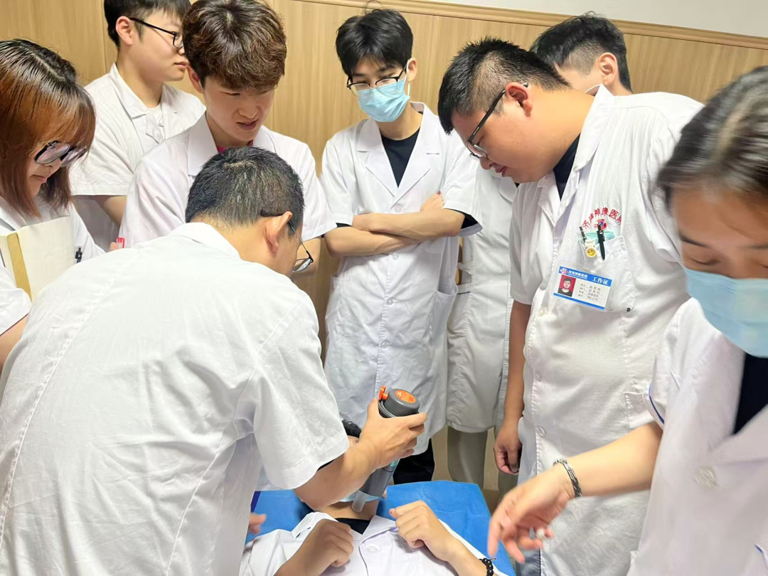 医院吸引器怎么换守护安全，有备无患——我院开展咽喉部负压吸引器​助力噎食抢救专题培训，提升护工急救能力_https://www.jmylbn.com_新闻资讯_第6张