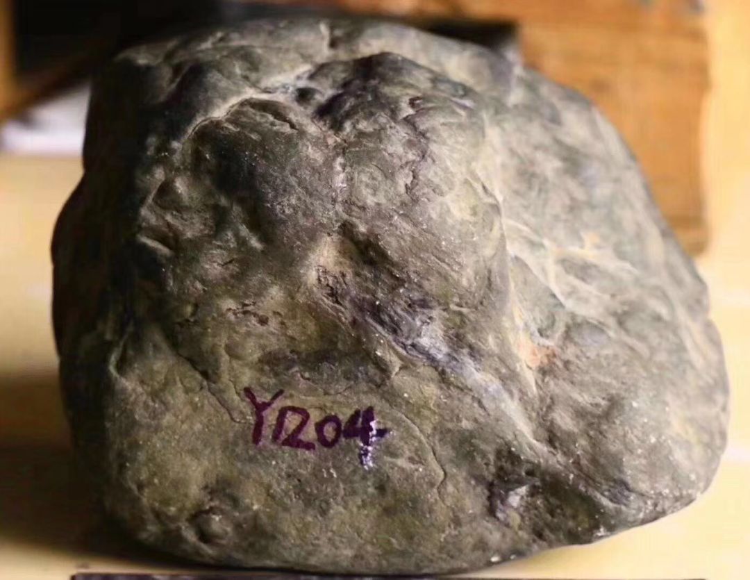 翡翠赌石赌的并不是翡翠，而是翡翠原石