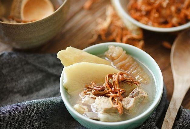 鱼胶这样搭配吃，改善宫寒，淡化斑点，太管用了！