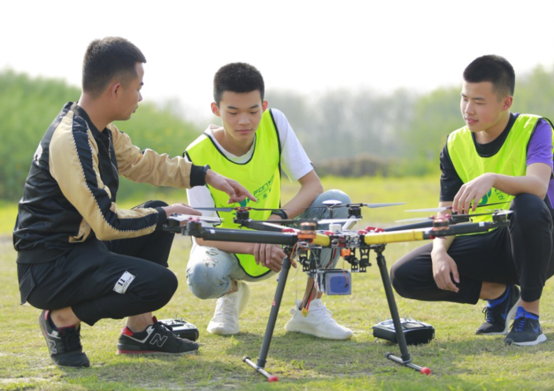 2023年航空旅游职业学校录取分数线_航空旅游职业技术学院学费_航空旅游专修学校