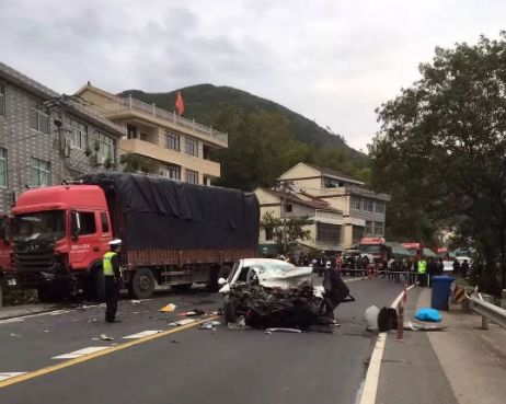 丽水车祸视频