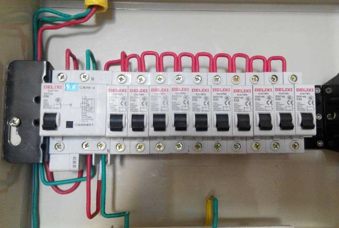 漏電？跳閘？很多電工也會犯的錯，你要注意了的圖3