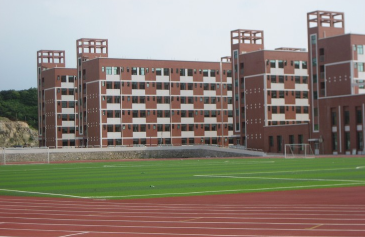 广州增城【金时花园】160~180㎡，四层联排大别墅，28万方畔山英伦墅级庄园。