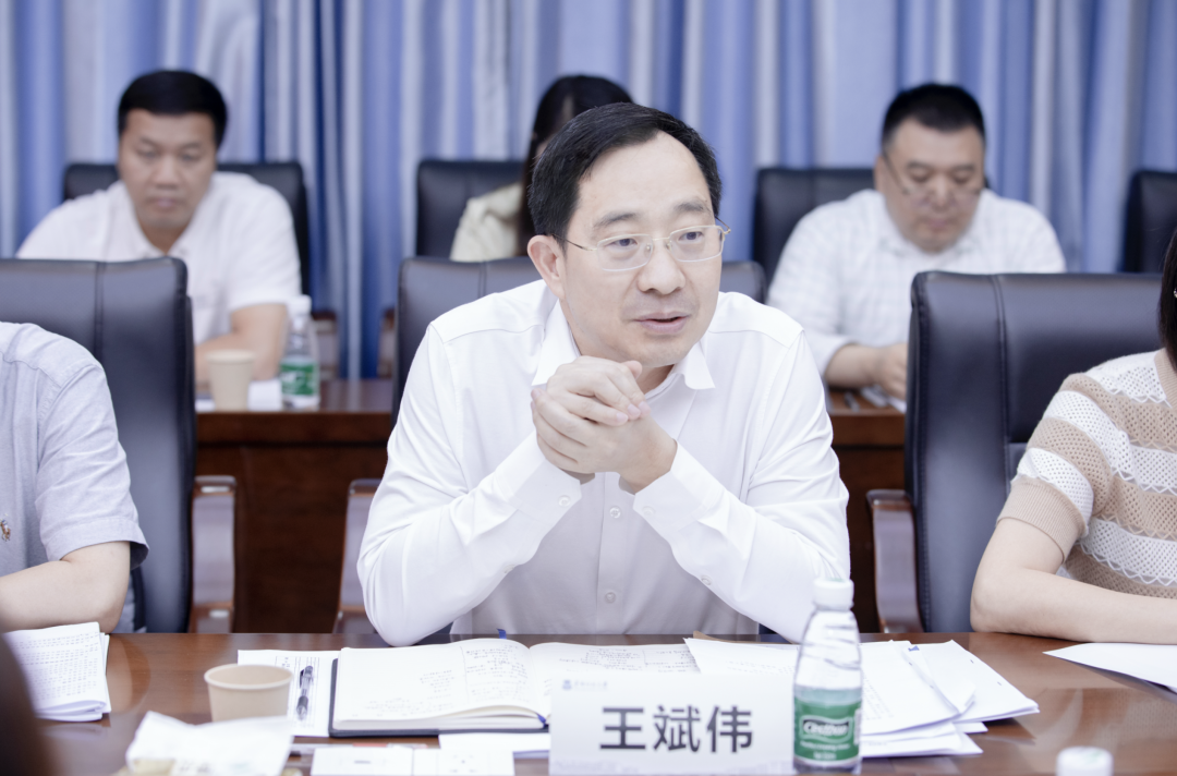 校党委王斌伟书记校党委常委副校长陈文海一行17人赴我院开展调研工作