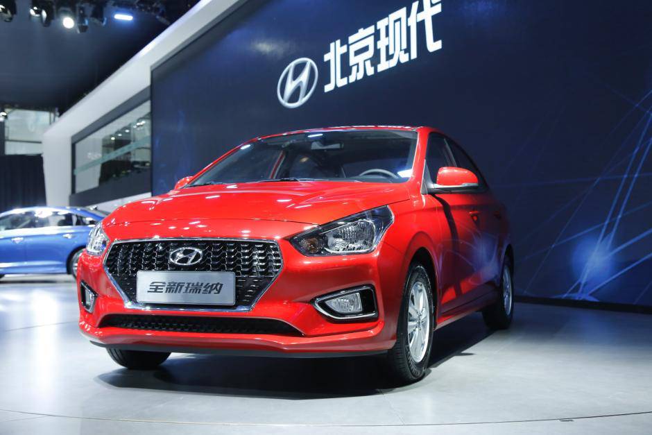 索纳塔免费保养 新ix25推智能手环 新瑞纳5万起 北京现代成都车展三箭