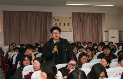 保定理工学院开展健康科普讲座暨无偿献血志愿服务队授旗仪式