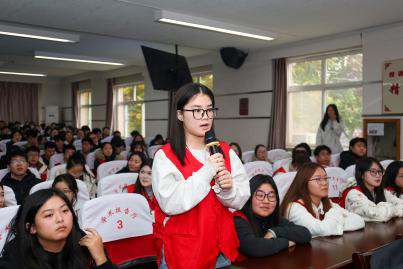 牛牛游戏开展健康科普讲座暨无偿献血志愿服务队授旗仪式