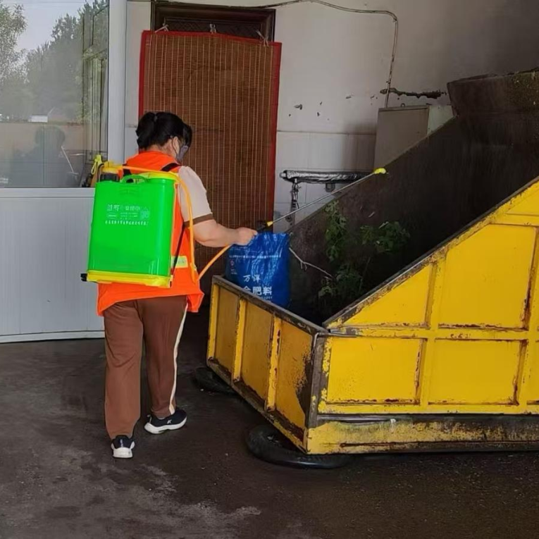 市环卫中心全面开展夏季蚊蝇消杀活动