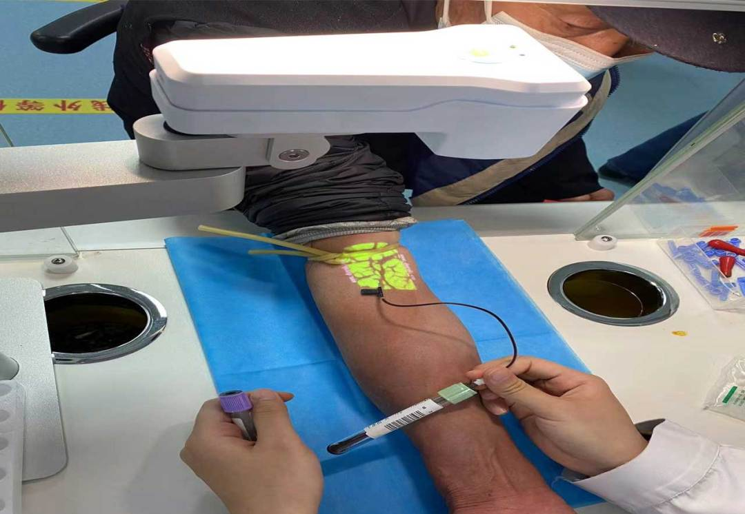 告别排长队丨医学检验科智能采血系统投入使用--医院新闻--医院动态