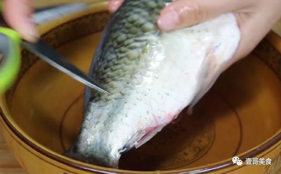 豆腐鲫鱼汤做法正确视频_鲫鱼豆腐汤的正确做法_豆腐鲫鱼汤怎么做才好吃