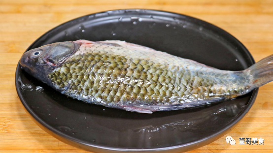 鲫鱼豆腐汤的正确做法_豆腐鲫鱼汤怎么做才好吃_豆腐鲫鱼汤做法正确视频
