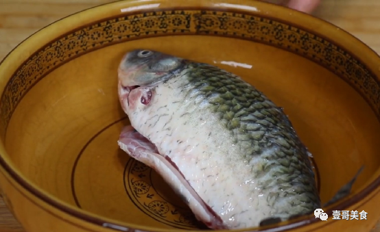 豆腐鲫鱼汤做法正确视频_豆腐鲫鱼汤怎么做才好吃_鲫鱼豆腐汤的正确做法