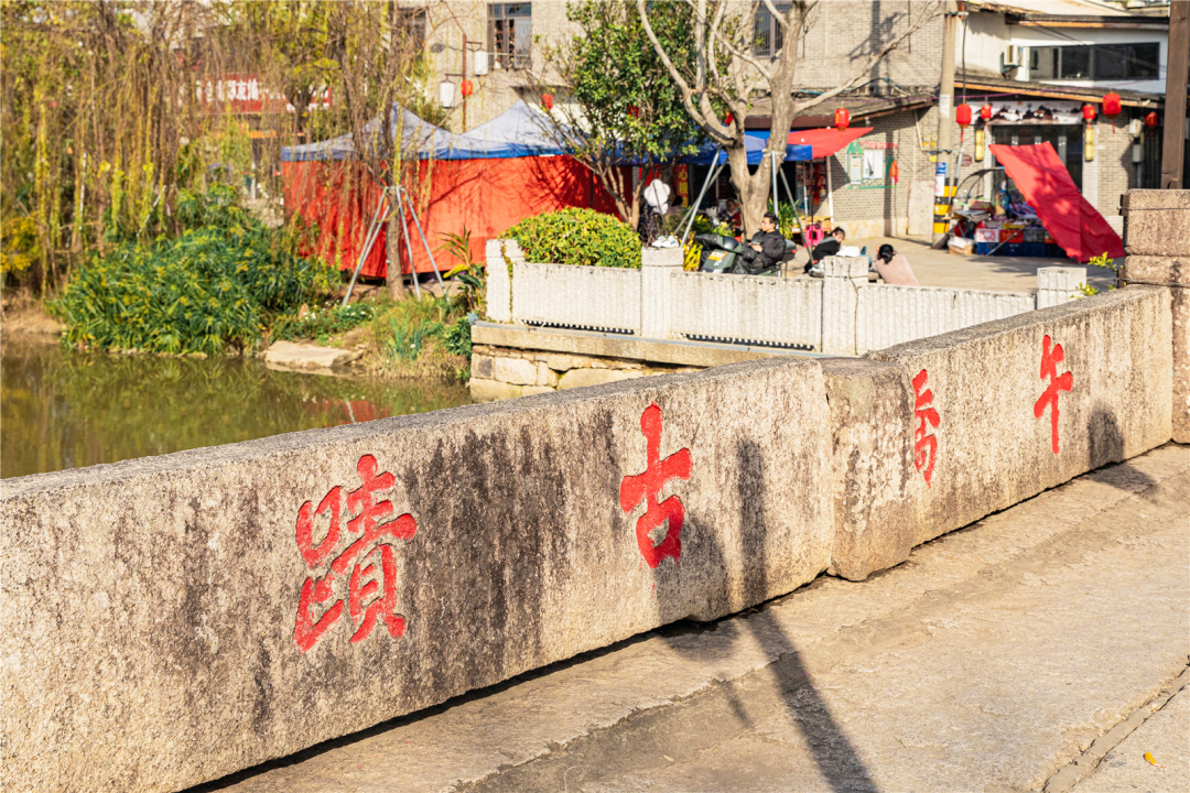 此桥便是建于宋元祐四年(1089年)的午桥,因为有五个水门,又称"五门桥"