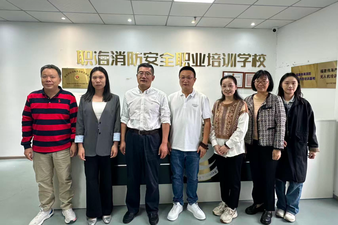 校党委委员,副校长李宏达带队走访企业