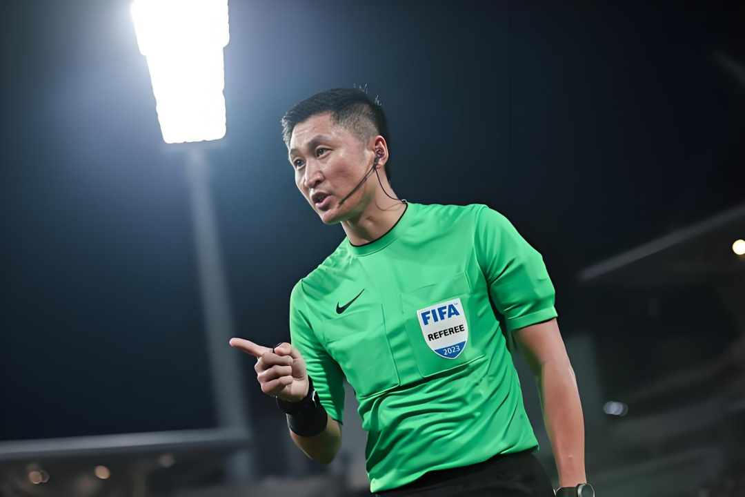 前印尼国脚批马宁扼杀2.7亿人的梦想,印尼梦断世界杯！马宁被称“掐断2.7亿人梦想的恶..