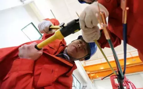 【科普】怎么看配电箱系统图？图中的符号代表意思？的图3