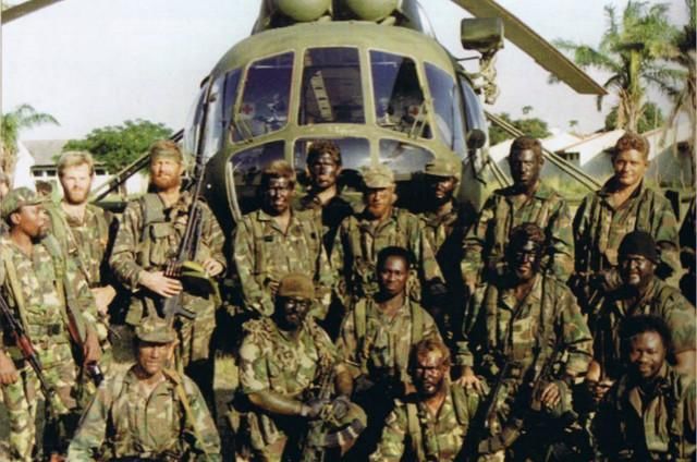 非洲雇佣兵靠给中国人送祝福日入1000端着枪祝你生日快乐