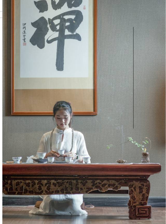 华岩禅茶苑品茗肉质鲜美,让人回味无穷新鲜出炉的烤羊油光红亮,外焦内