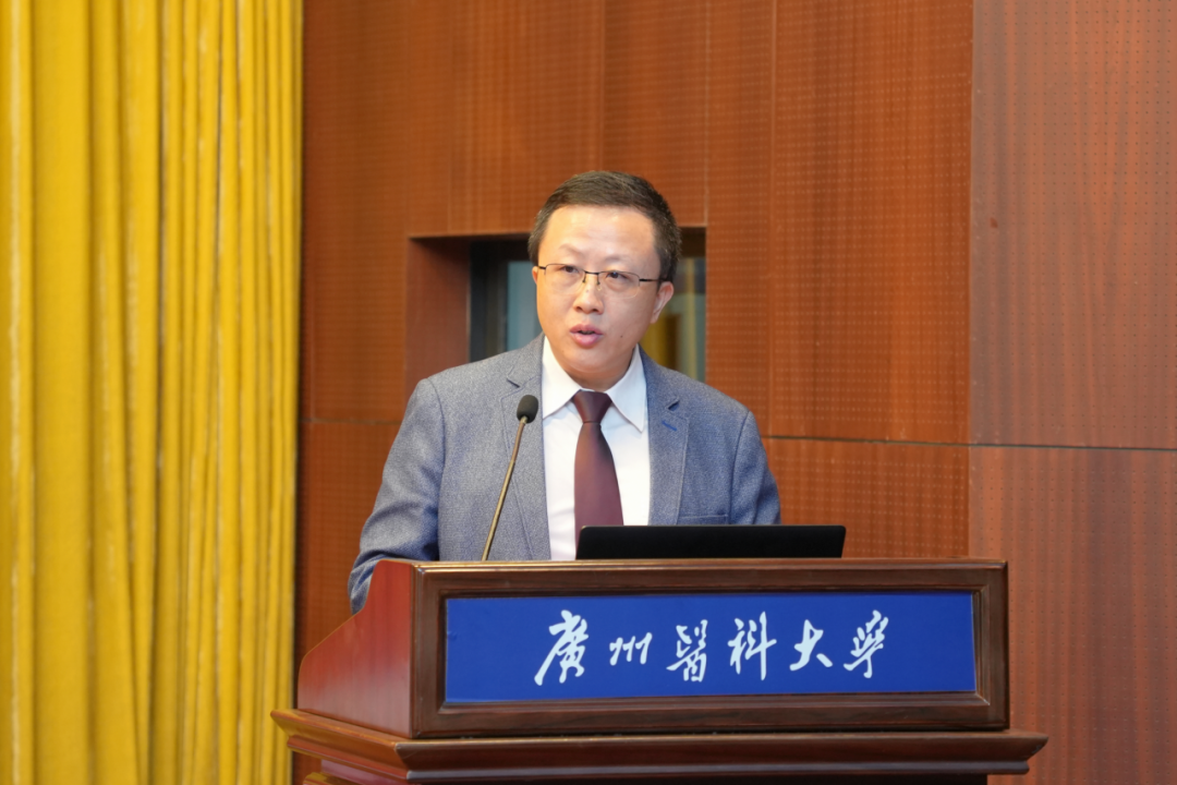 广医附属第五医院副院长秦大江主持活动