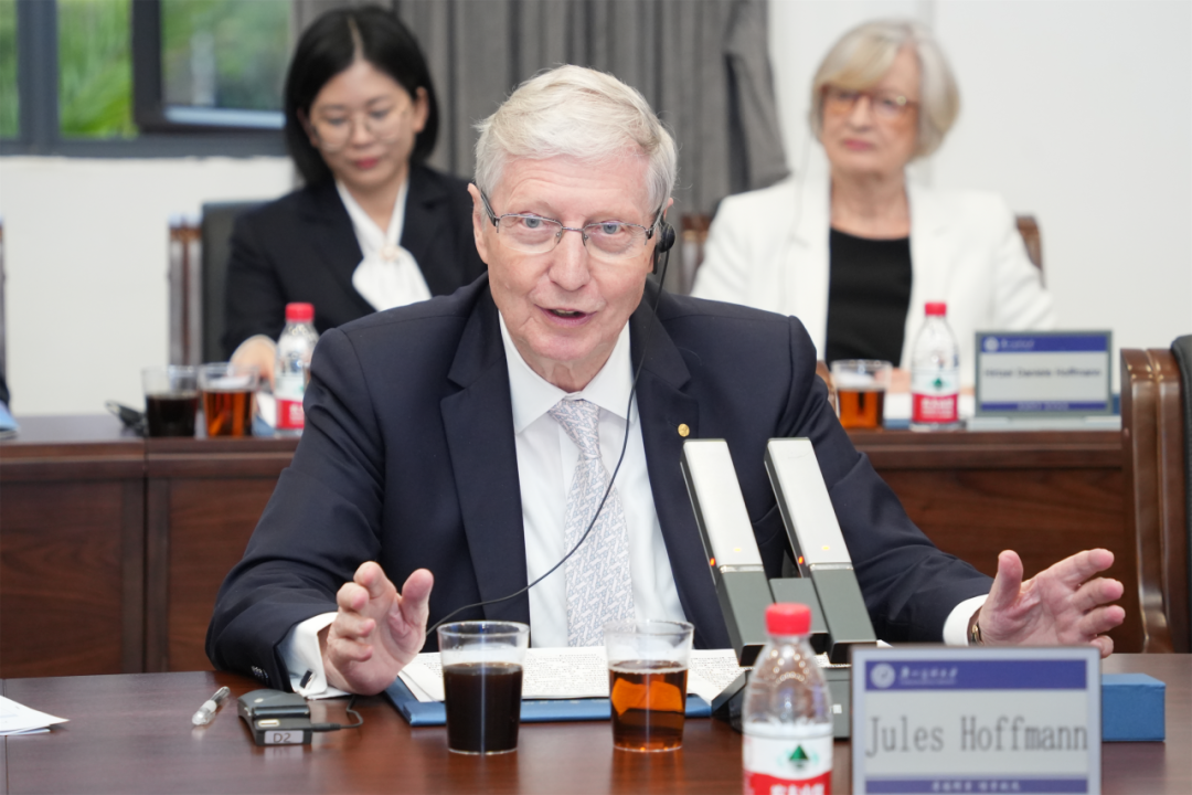 朱尔斯・霍夫曼教授介绍研究所历史