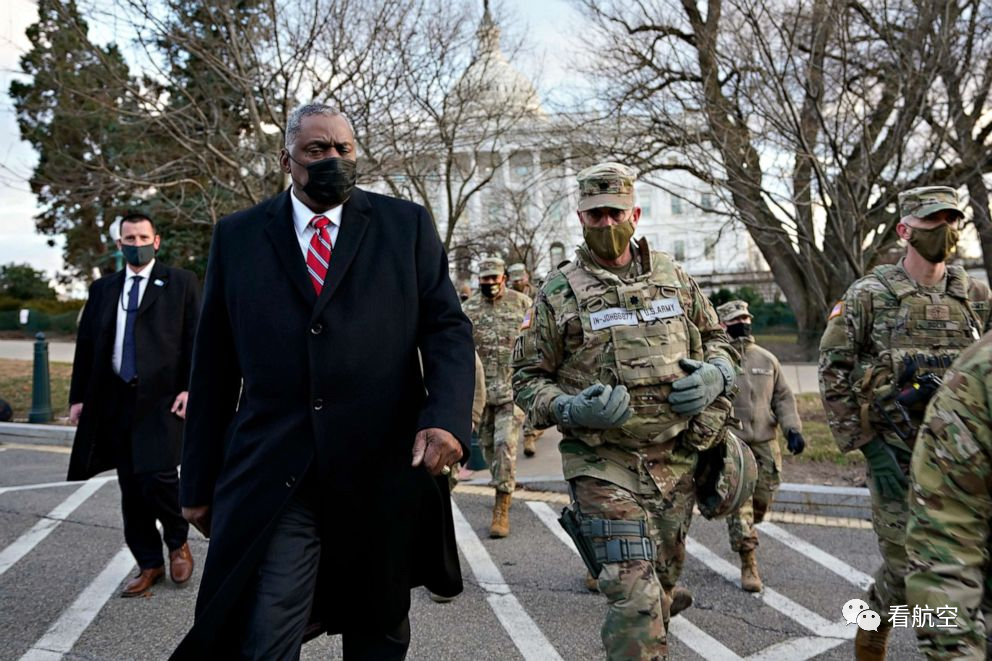 早读 | 美军百岁黑人飞行员去世，他没有等到那一天……的图17
