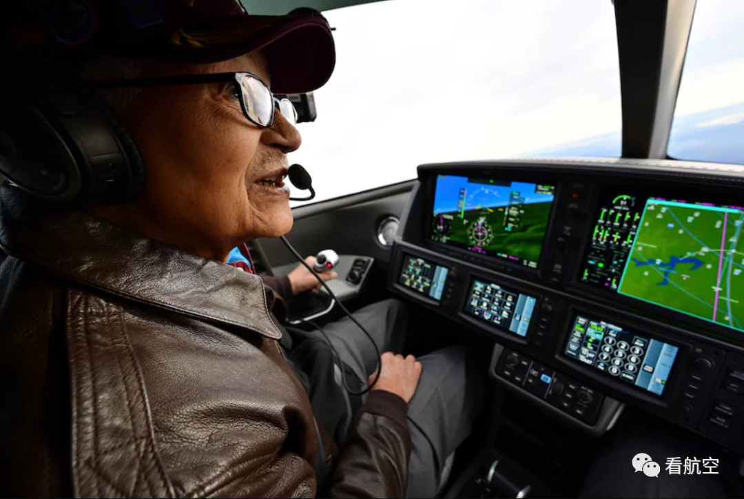 早读 | 美军百岁黑人飞行员去世，他没有等到那一天……的图21