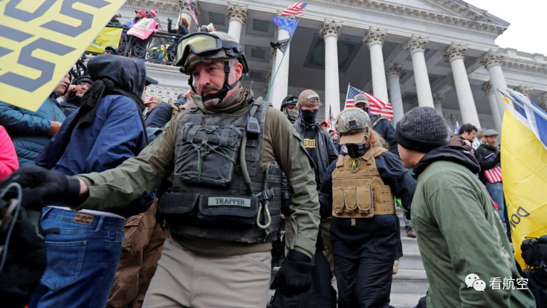 早读 | 美军百岁黑人飞行员去世，他没有等到那一天……的图19