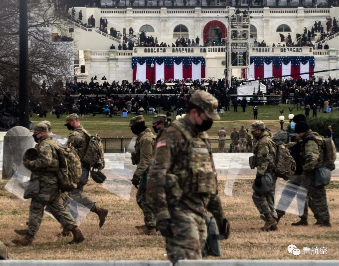 早读 | 美军百岁黑人飞行员去世，他没有等到那一天……的图18