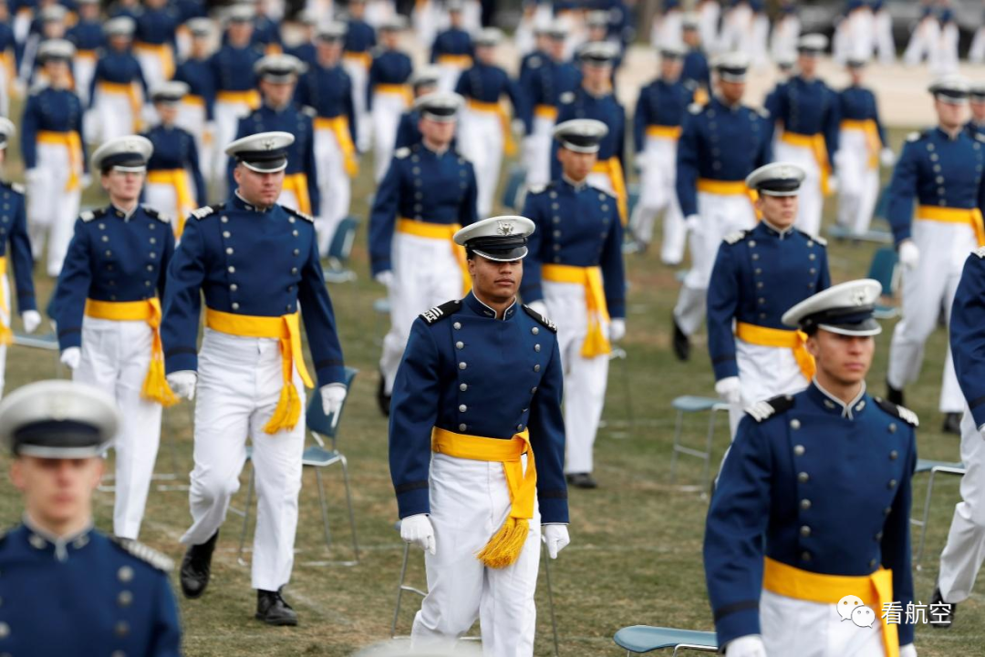 早读 | 美军百岁黑人飞行员去世，他没有等到那一天……的图14