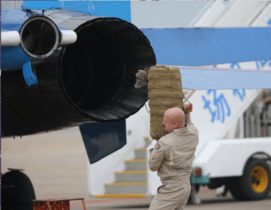 花4亿预算改飞机：F-35缘何为外国客户加装减速伞？的图8