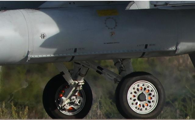 花4亿预算改飞机：F-35缘何为外国客户加装减速伞？的图4