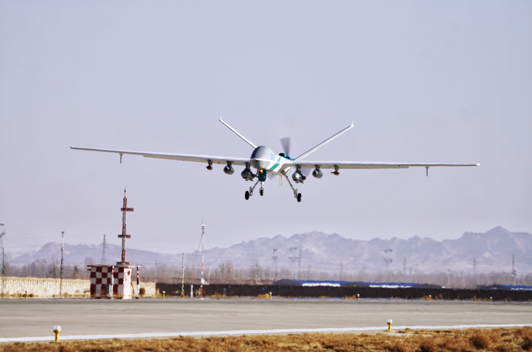 全球首款大型人工影响天气无人机首飞的图4