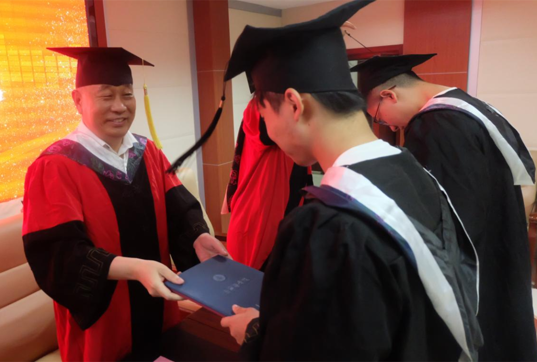 济宁医学院临本1班2022届毕业生毕业典礼暨学位授予仪式在单县中心