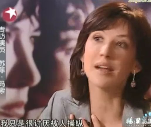 她是章子怡的偶像，一辈子不结婚，三段恋情生下二子，54岁仍是法国第一美人（组图） - 14