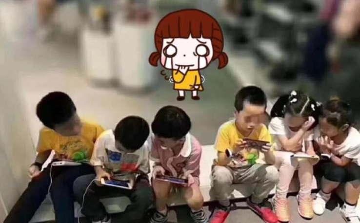 低头玩手机的姿势不仅难看，还在危及健康