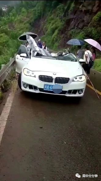 意外 川a宝马车被落石击中车顶遭砸平网友 车内3人身亡 阆中分分钟 微信公众号文章阅读 Wemp
