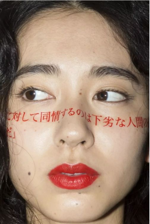 曲湿湿：用身体社交的网瘾少女，带你探索真正的自己