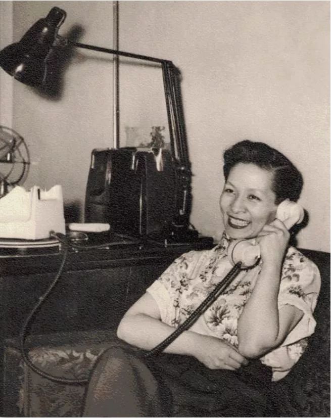 ��ʷ�ϵ�һλ����Ů���ݣ�����ʱ���й���û����Ƭ