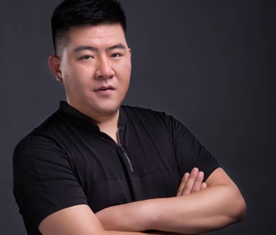 我叫马腾飞一个年轻的拼命老男孩