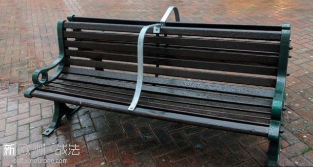 转圈圈欢呼, 长凳上辣眼睛的金属栏杆终于被拆啦