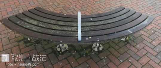 转圈圈欢呼, 长凳上辣眼睛的金属栏杆终于被拆啦