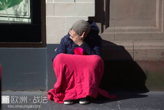 转圈圈欢呼, 长凳上辣眼睛的金属栏杆终于被拆啦